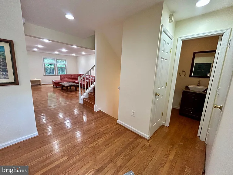 5916 Dorchester Way — Photo 8