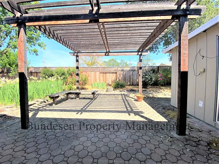 2352 Yulupa Ave — Photo 15