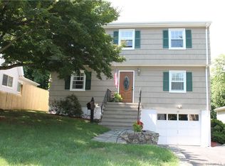 22 Olmstead Pl, Norwalk, CT 06855