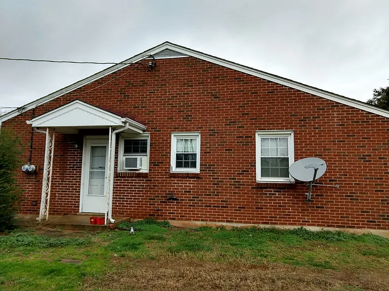 300 Twin Oak Dr #A — Photo 3