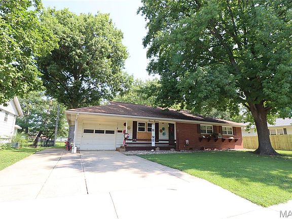 2nd image of 1213 Killarney Dr