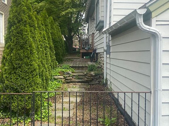 2nd image of 1404 Greywall Ln