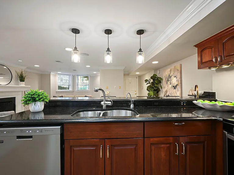 1832 Calvert St NW #1 — Photo 8
