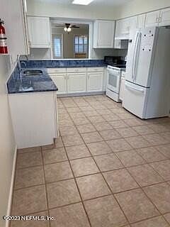 4th image of 4525 MIDDLETON PARK Circle W
