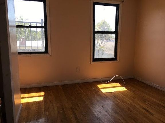 4th image of 389 Union St APT 1R