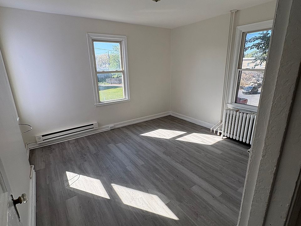 1st image of 1600 Regina St #4