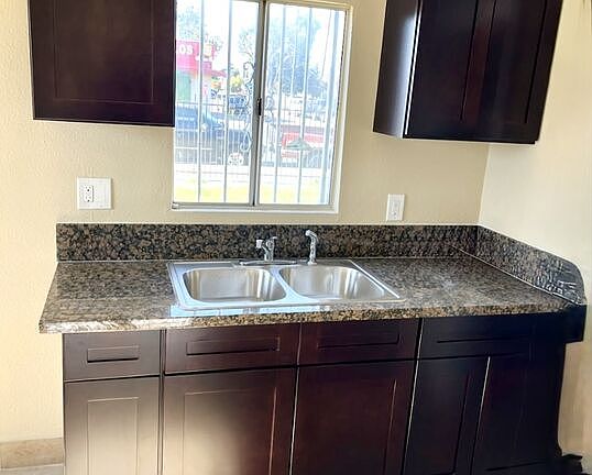 3rd image of 1012 N Willow Ave