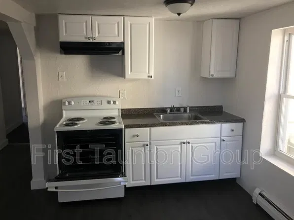 46 Park St APT 2, Taunton, MA 02780