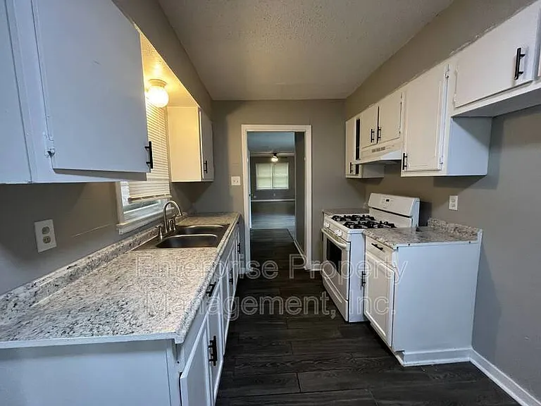 1888 Burnham Ave — Photo 5