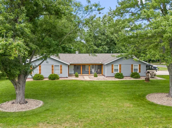 8409 N Blackbridge Rd, Edwards, IL 61528