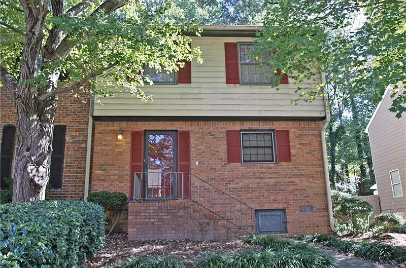 3 bed, 2.5 bath, 1610 sqft, $1,975 — Photo 1