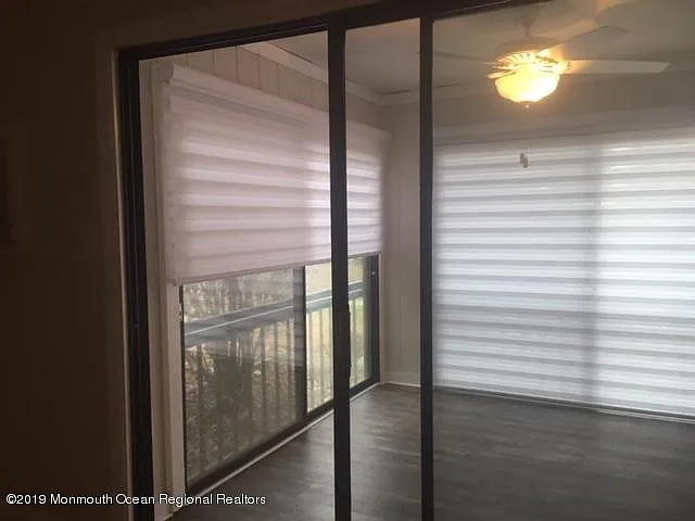130 Amberly Dr #H — Photo 11