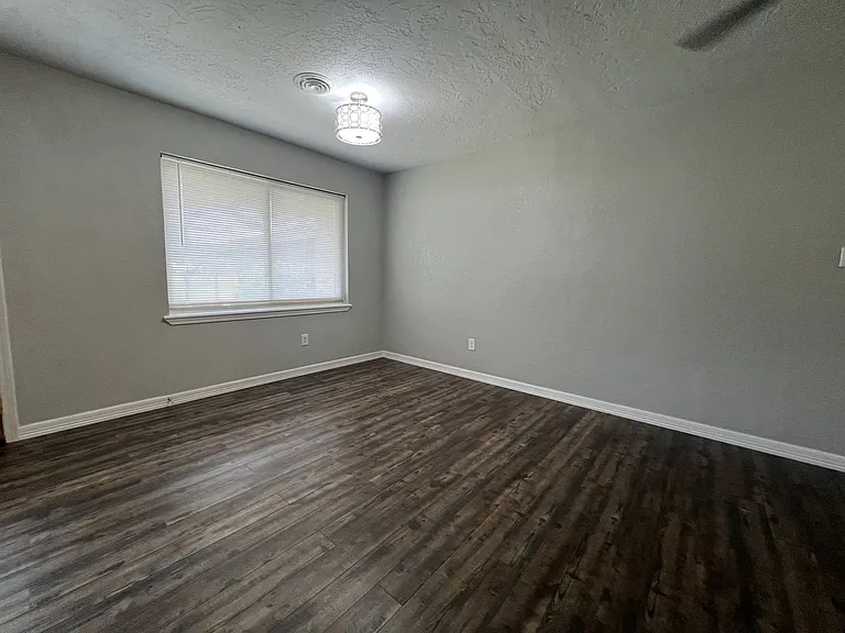 6407 NW Euclid Ave — Photo 7