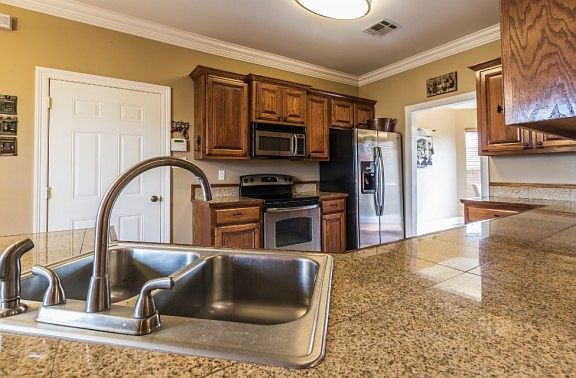 5th image of 709 N Belle Cir