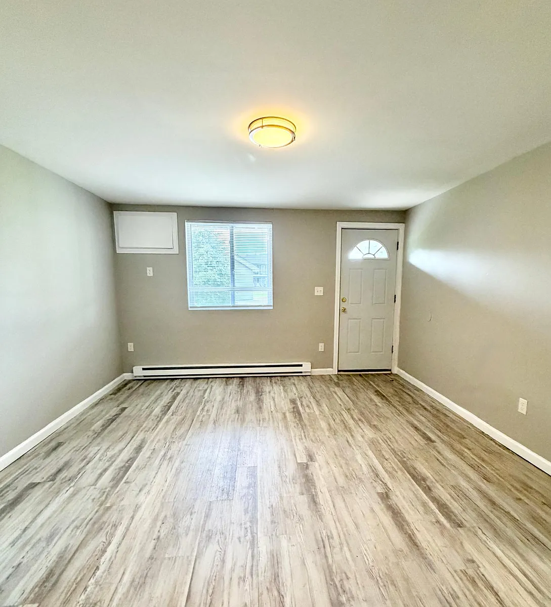 Building Photo - 131 Cosey Beach Ave #AA2
