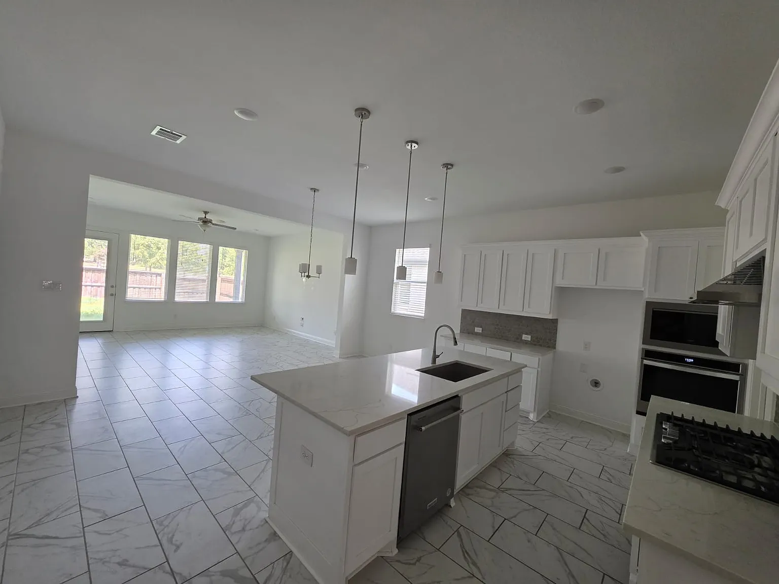 4516 Hammerstein Blvd — Photo 2