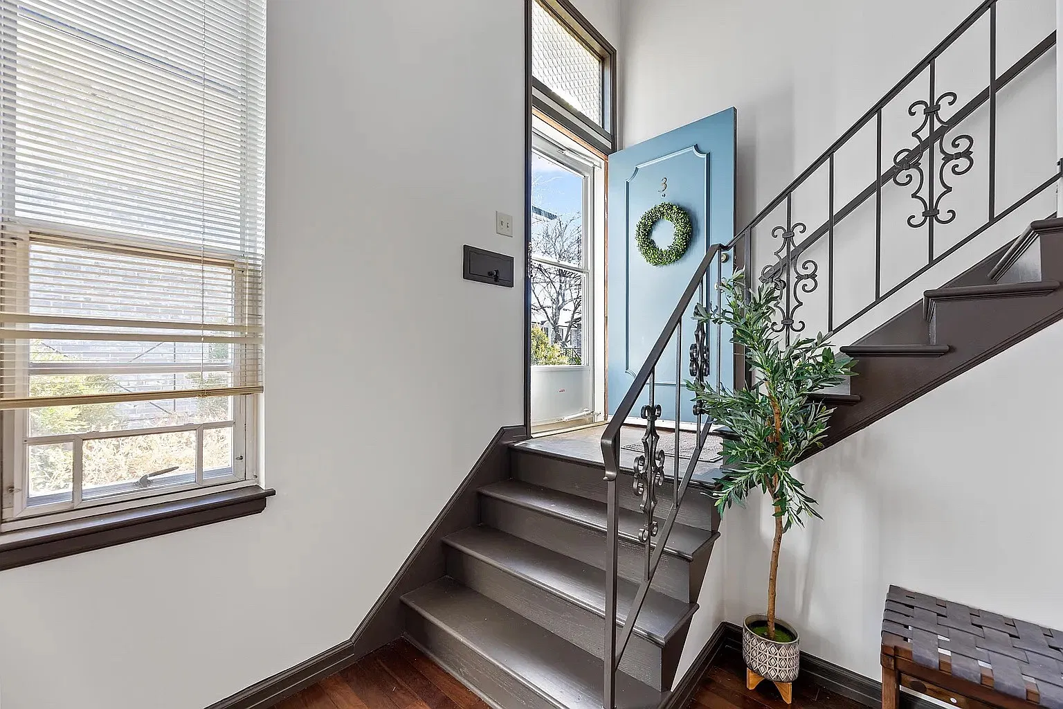 725 N Stackman Dr — Photo 3