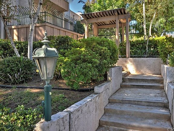 2nd image of 17130 Burbank Blvd Unit 301