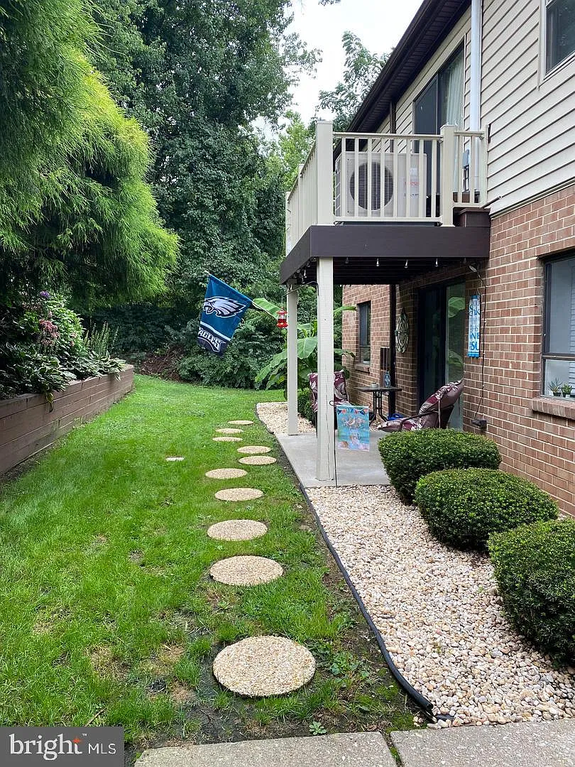 2 bed, 1.5 bath, 924 sqft, $1,600 — Photo 2