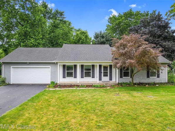 24723 Glenda St, Novi, MI 48375