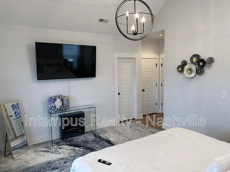 928 Southside Pl — Photo 22