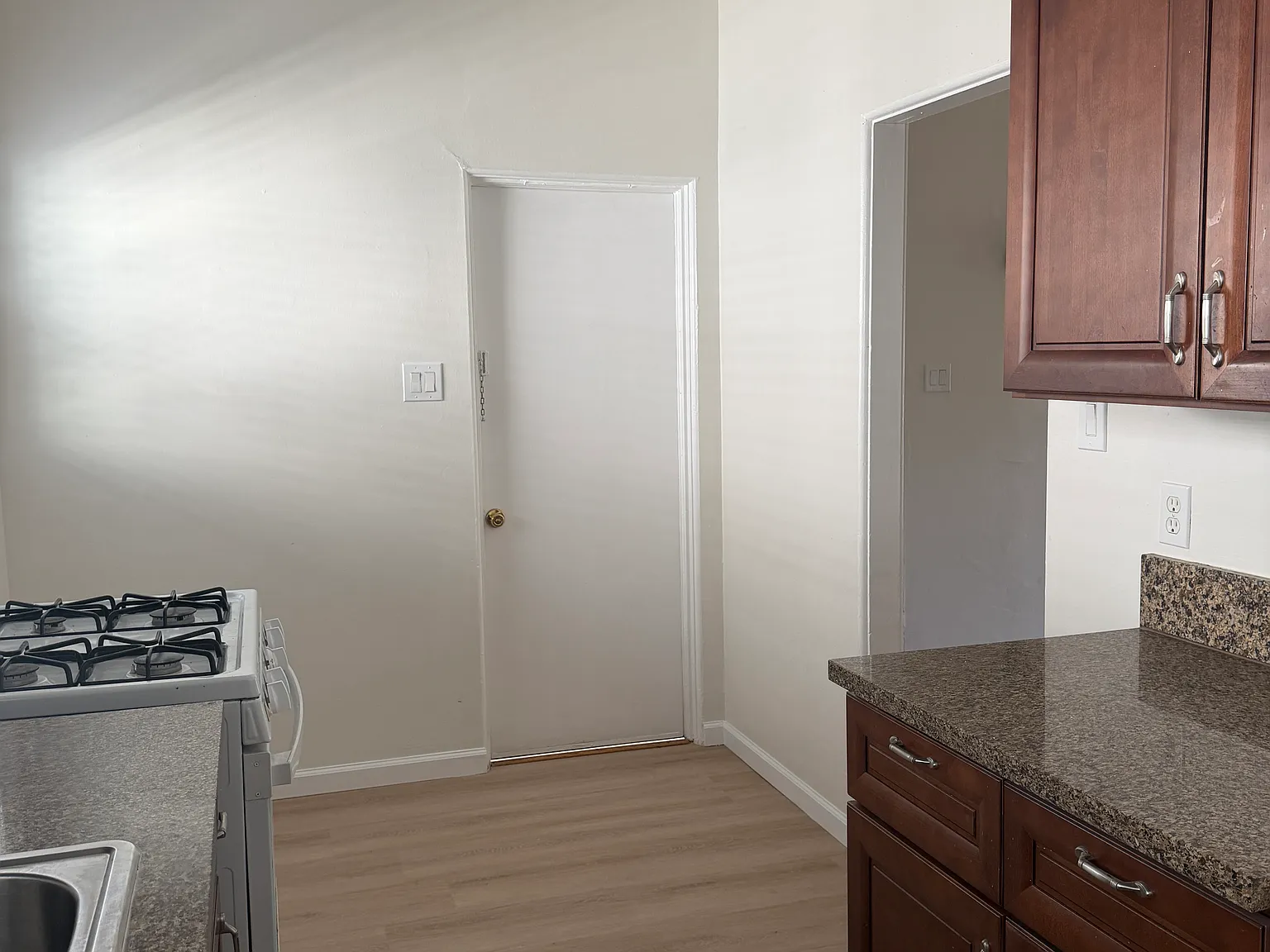 1 bed, 650 sqft, $2,095 — Photo 2