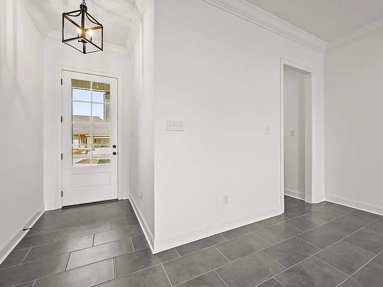 38405 Parliament Dr — Photo 2