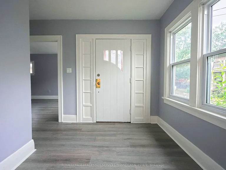 26 Avenue Pl — Photo 12