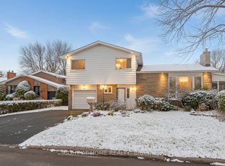 2221 Circle Pl, Ottawa, ON K1G 3E2