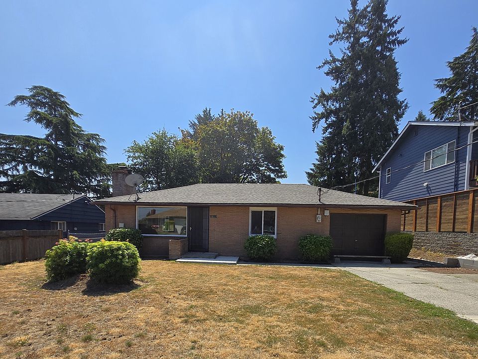 Well kept and quiet neighborhood of Lakeridge. Minutes to conveniences and lake access but feel away from it all.