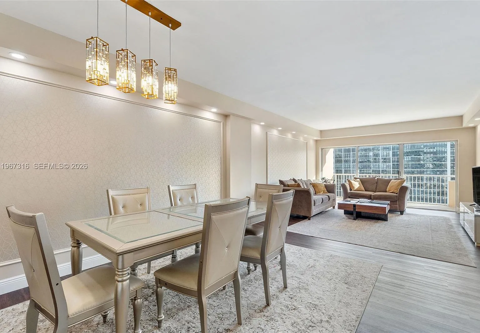 Hemispheres Condo — Photo 2