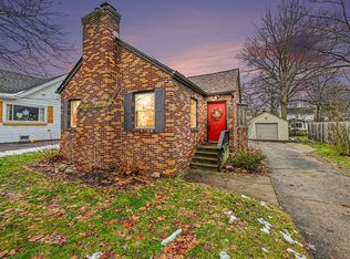 1221 Cambridge Dr, Kalamazoo, MI 49001