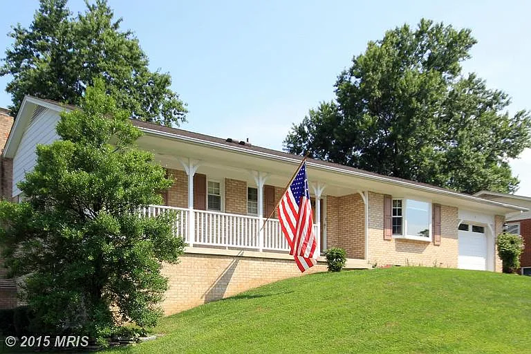 4 Lombardy Dr photo 1
