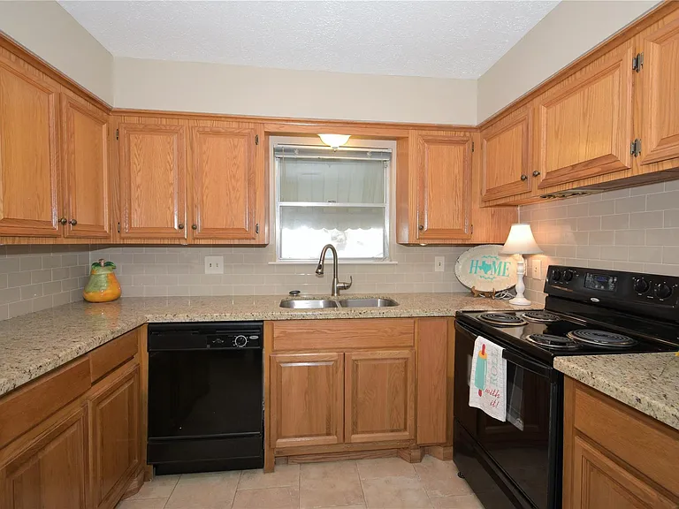 6011 Arboles Dr — Photo 10