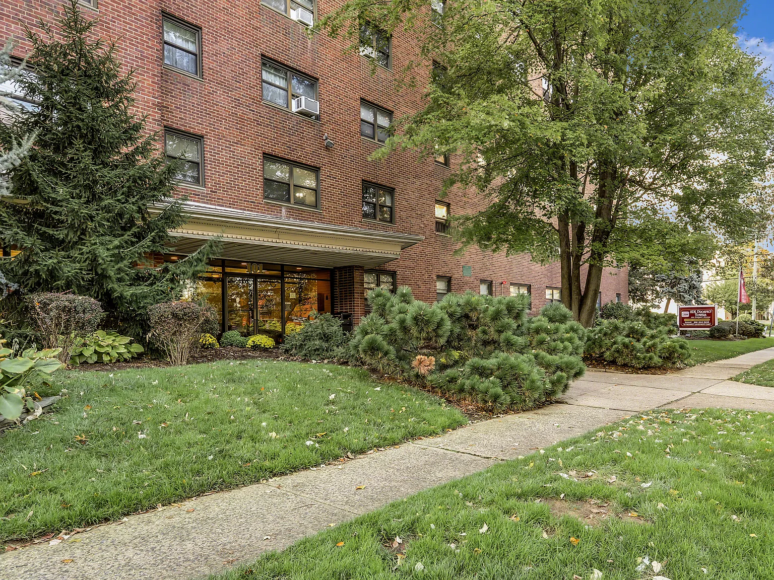 Prospect Towers — Photo 3