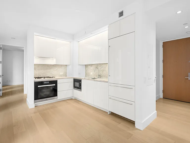 15 W 61st St #9E — Photo 2