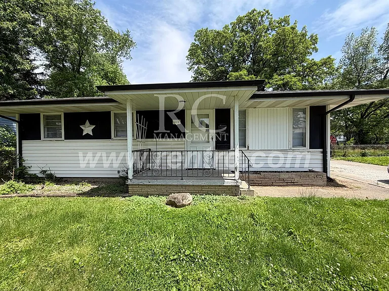 919 Martin St — Photo 1
