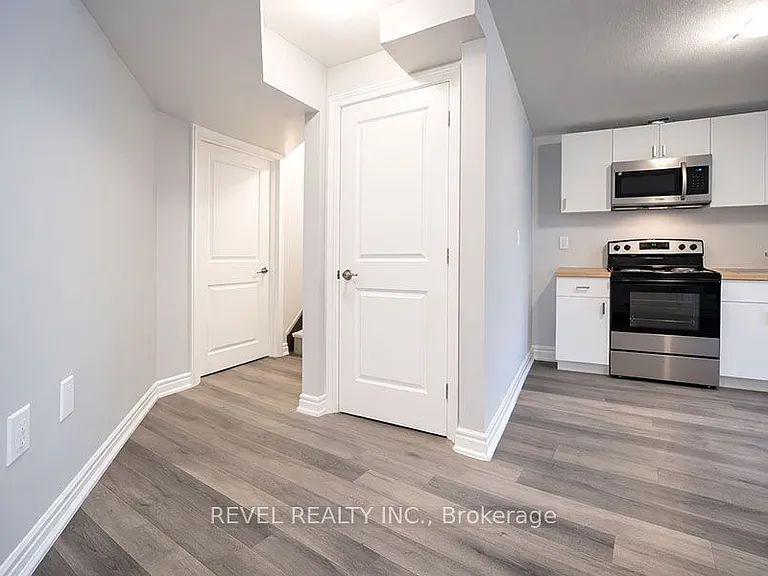 31 Mair Ave #LOWER — Photo 7