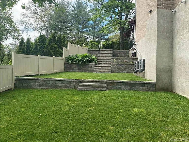 433 New Rochelle Rd — Photo 35