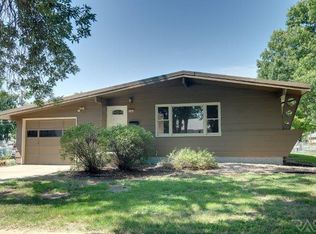 3101 S Lake Ave, Sioux Falls, SD 57105