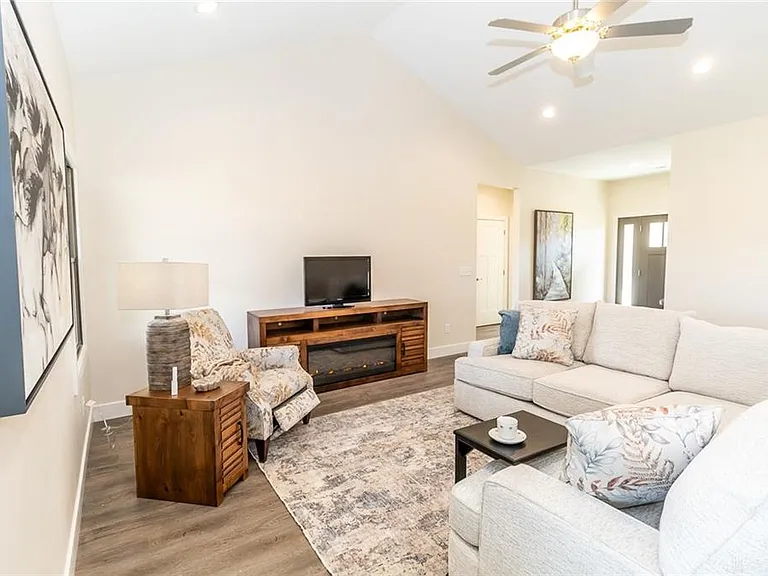 1025 Baker Rd — Photo 11
