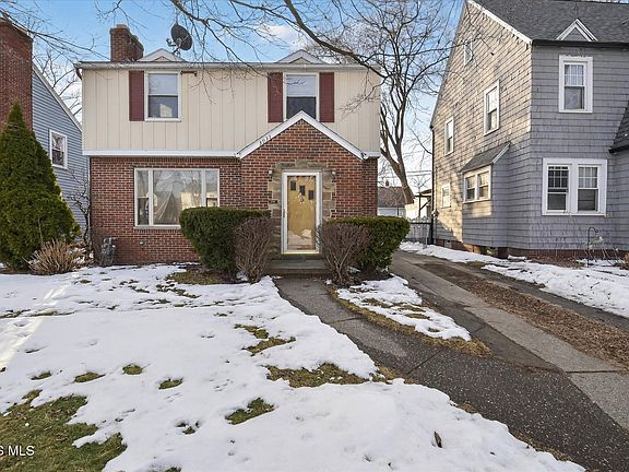 3rd image of 3935 Grantley Rd