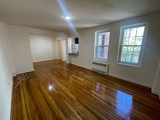 1st image of 14018 Burden Cres #4