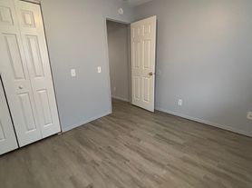 824 East Ridgely Avenue - 4