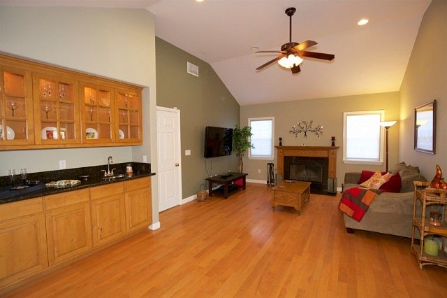 2nd image of 7853 Wentworth St