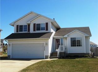 3425 Falcon View Rd SW, Cedar Rapids, IA 52404