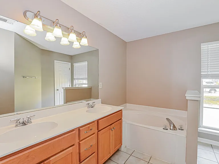 4064 Sidlehill Dr — Photo 10