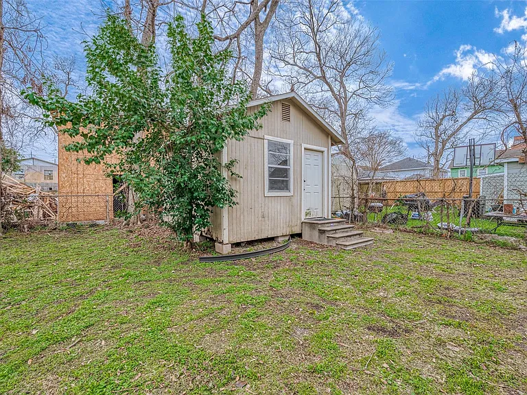 1216 Campbell St — Photo 25