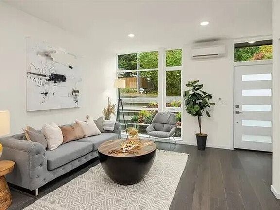 3rd image of 13735 35th Ave NE #C