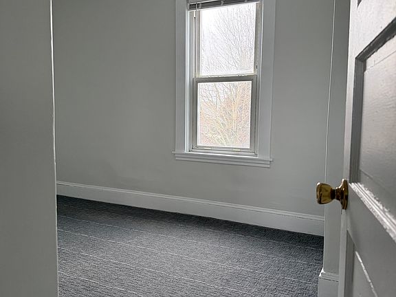 5th image of 25 Newbury Ave APT 2